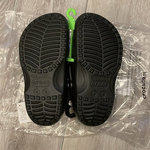 CROCS | Black Classic Crocs - Picture 6 of 7